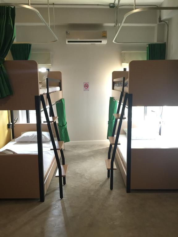 Bed@Town Hostel Банкок Стая снимка