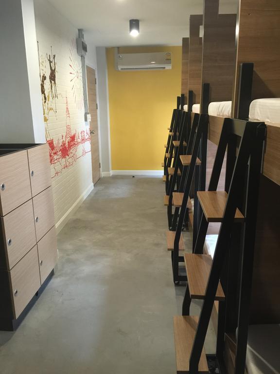 Bed@Town Hostel Банкок Стая снимка