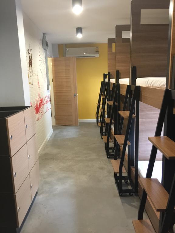 Bed@Town Hostel Банкок Екстериор снимка