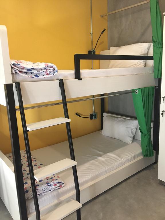 Bed@Town Hostel Банкок Екстериор снимка
