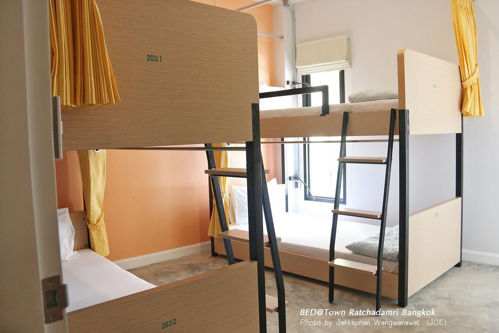 Bed@Town Hostel Банкок Екстериор снимка